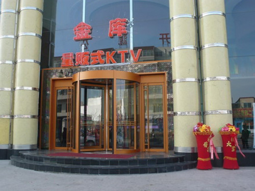 三翼旋转门
